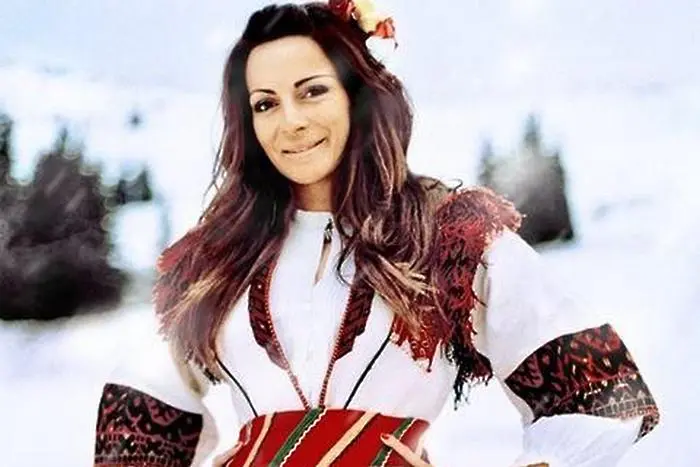 Сани Жекова облече пиринска носия в подкрепа на традициите