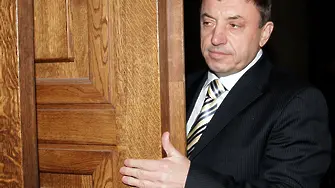 Алексей Петров обвини Бойко Найденов, че е „слуга на Цветан Василев“