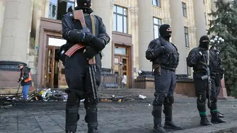 Сепаратисти държат 60-ма заложници в Луганск (обновена)