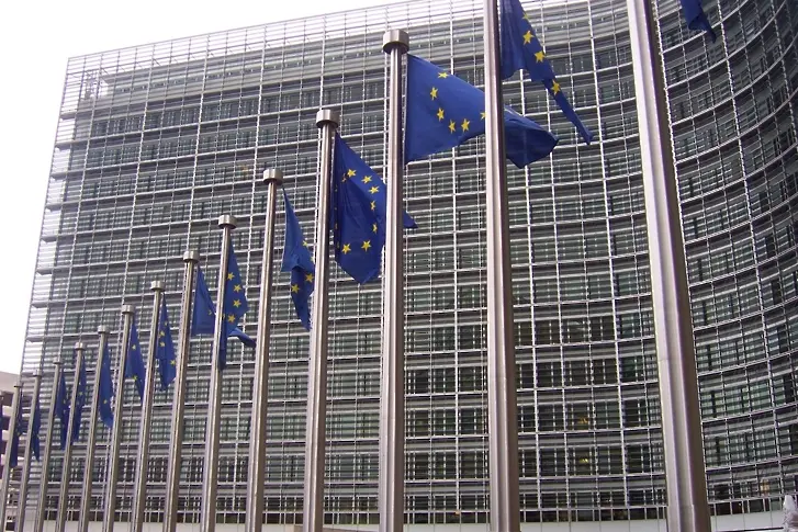  Брюксел отрича да е спрял еврофондове за България