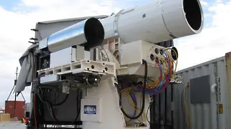 Лазерни оръдия и електромагнитни ракети на невидим US кораб