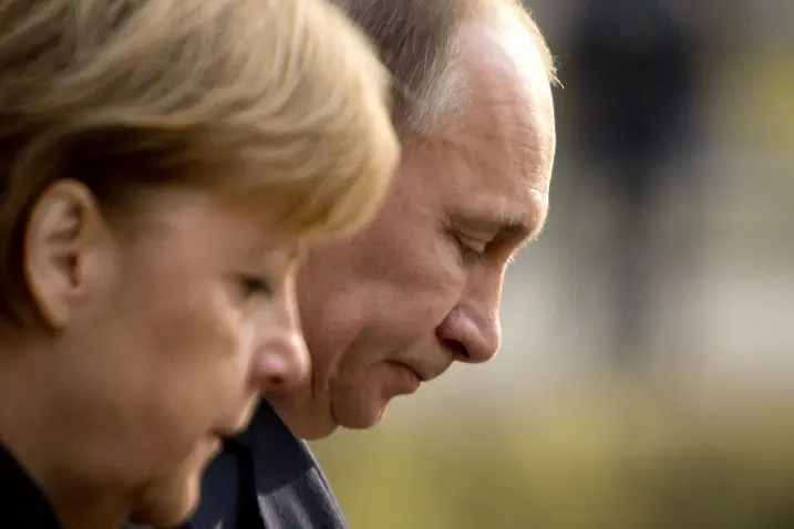 Меркел и Путин договорили разследване на катастрофата