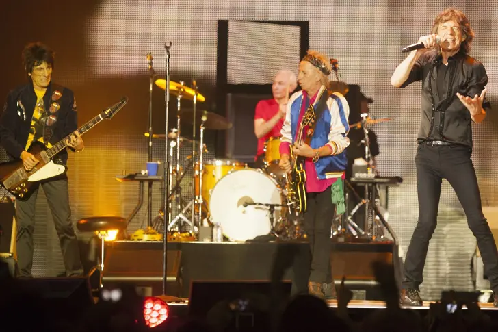 Траурът свърши, Rolling Stones продължават турнето
