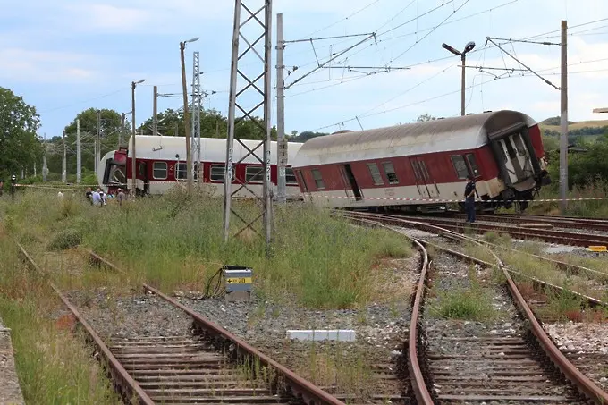 Неработеща сигнализация причинила влаковата катастрофа? 