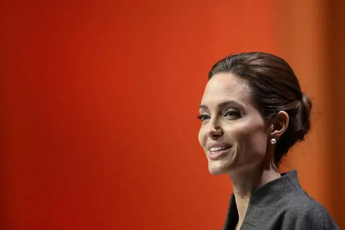 Анджелина Джоли стана истинска дама
