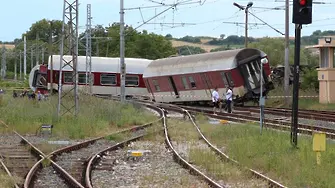 Един загинал и 15 ранени след катастрофа с влака София-Варна