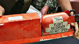 Черните кутии на боинга проговарят: Пилотите не са докладвали за проблем