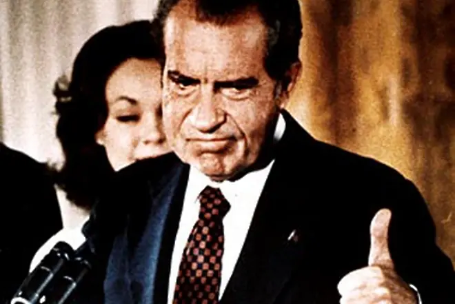 Греховете на Никсън бледнеят пред тези на Обама 