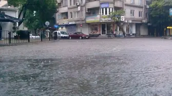 Пороен дъжд с градушка във Варна (обновена+видео)