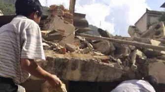 Трус уби 381 души в Китай, 12 000 къщи са разрушени