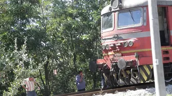Влак помете близначки край Благоевград