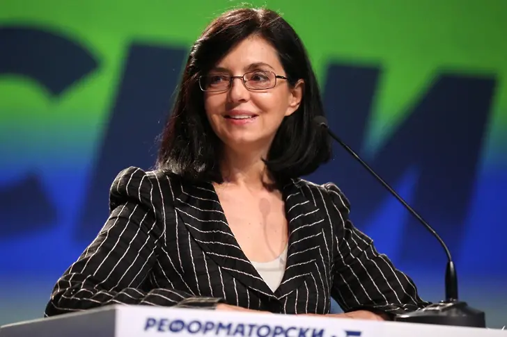 Меглена Кунева - партийната лидерка