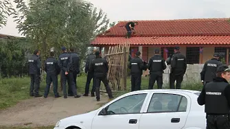 500 полицаи озаптиха ромските безредици