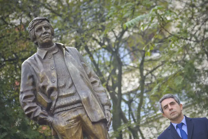 Паметник на Георги Марков открит пред трима президенти