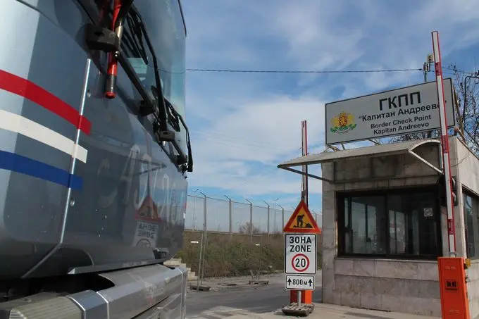НАП на границата: частна фирма не отчита милиони от такси за дезинфекция