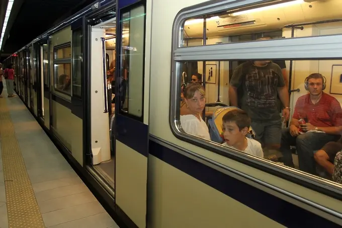 Железничарите бягат в метрото за много пари