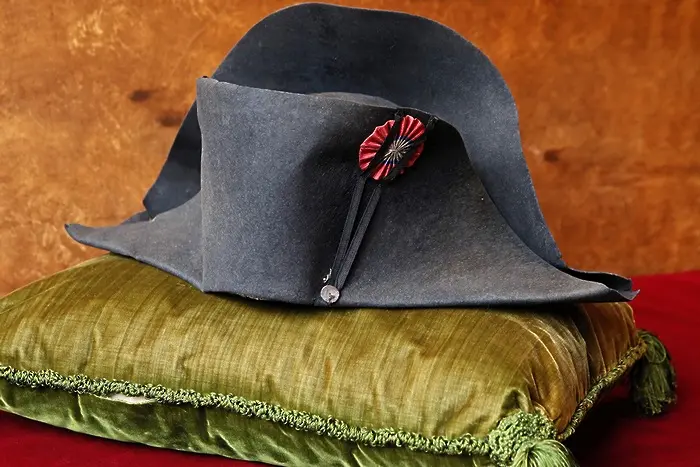 1,9 млн. евро за шапка на Наполеон