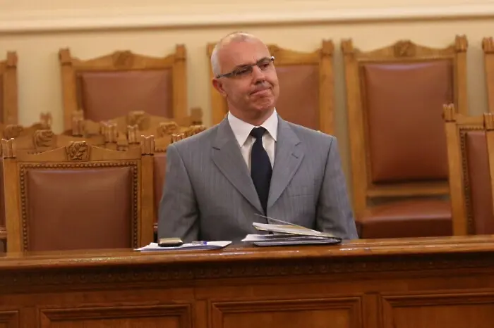 Вучков подаде оставка и като депутат