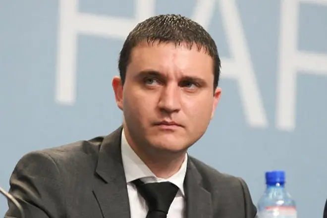 Горанов отпусна 40 млн. лева на БДЖ. Влаковете тръгват отново