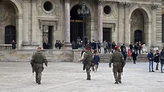 Париж пуска 10 000 войници на улицата