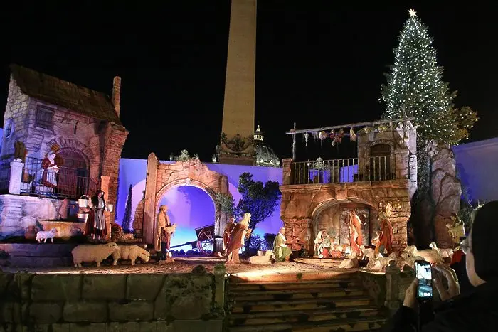Папата: Коледната елха ни носи светлина и любов (снимки)