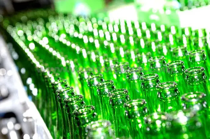 Производител на бира сменя стъклените бутилки с картон