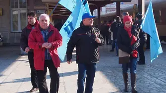 Протестиращи: Бойко и министрите - с нас на влака за Банкя!