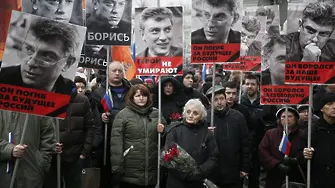 По какви версии за убийството на Немцов работи официална Москва?