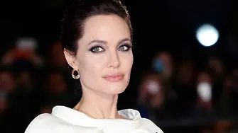 Анджелина Джоли си махна и яйчниците