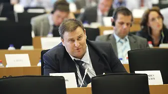 ЕК отхвърля обвинения от български евродепутат и медии за мониторинга