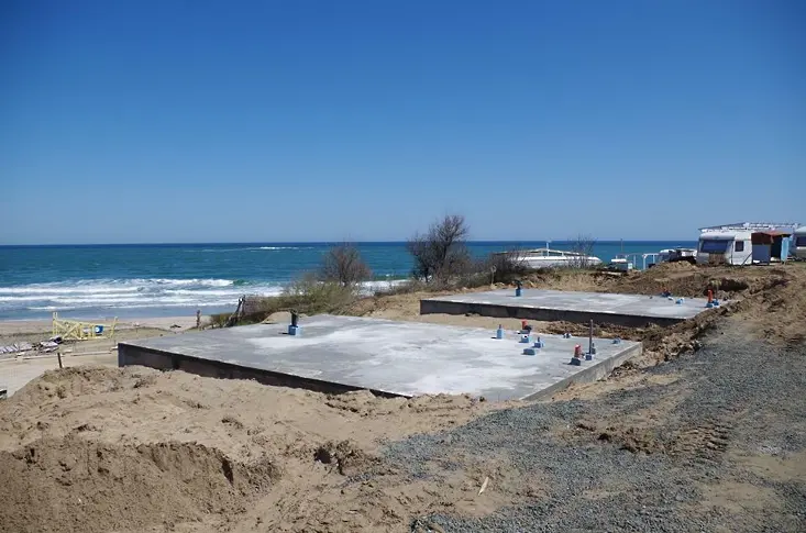 Собственикът на бетона отново ще проверява дюни ли са дюните