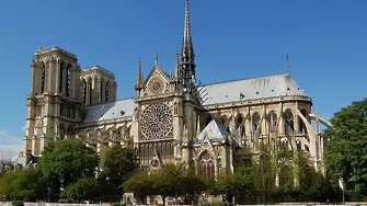 Арестуваха студент, готвел взривяването на две църкви във Франция