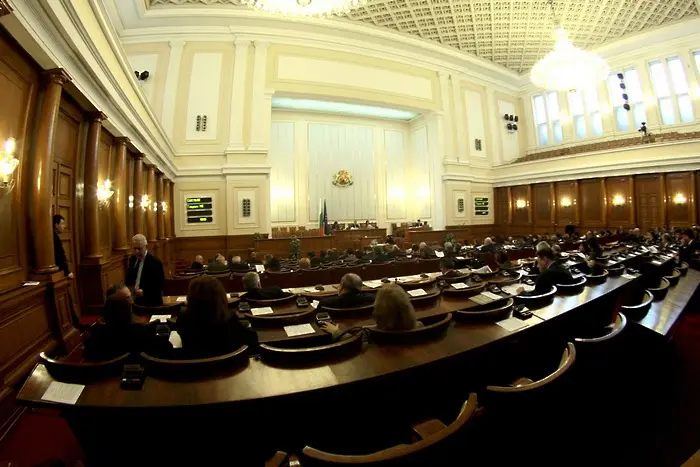 Парламентът приема декларация за 9 май