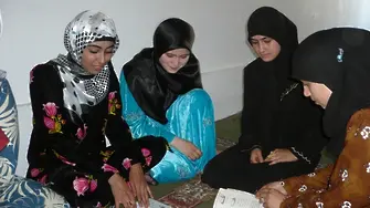 Таджикистан иска да забрани... хиджаба