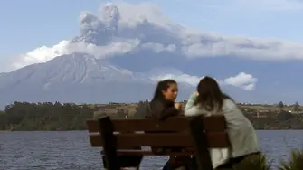 Вулкан изригна трети път за седмица