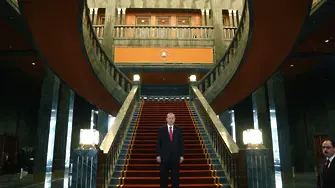 Новият султан Ердоган - от бедността в Касъмпаша до върха