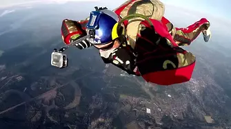 Люк Айкинс има мечта - да скочи от 7600 метра... без парашут (видео)