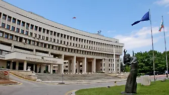 Външното министерство призовава българите да не пътуват вън или към страната