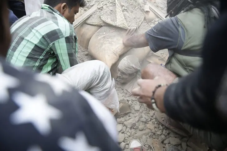 Повече от 1000 са жертвите на земетресението в Непал 