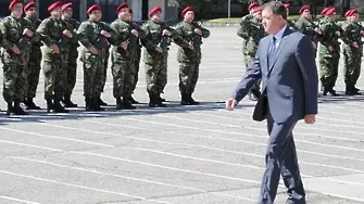 България ще модернизира армията с... дарения от физически лица