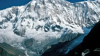 Седем души в неизвестност след лавина в Хималаите