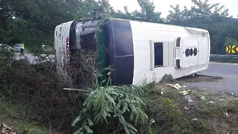 Автобус катастрофира край Калофер, 12 в болница (обновена)