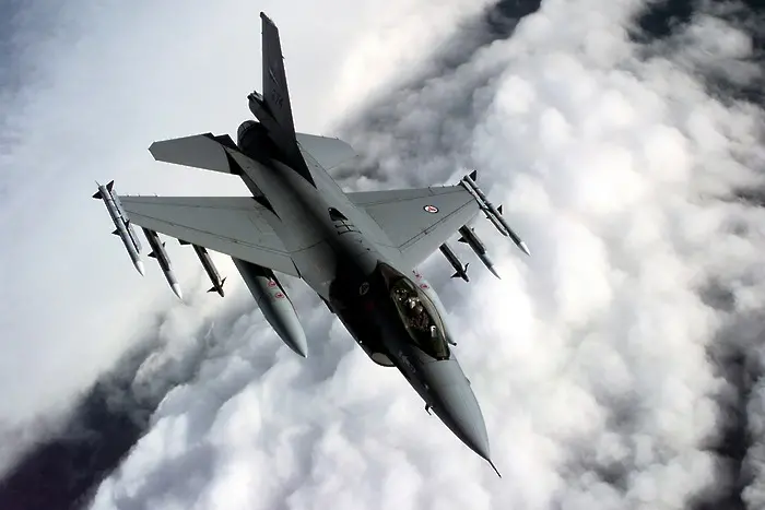 Купуваме ескадрила изтребители F-16