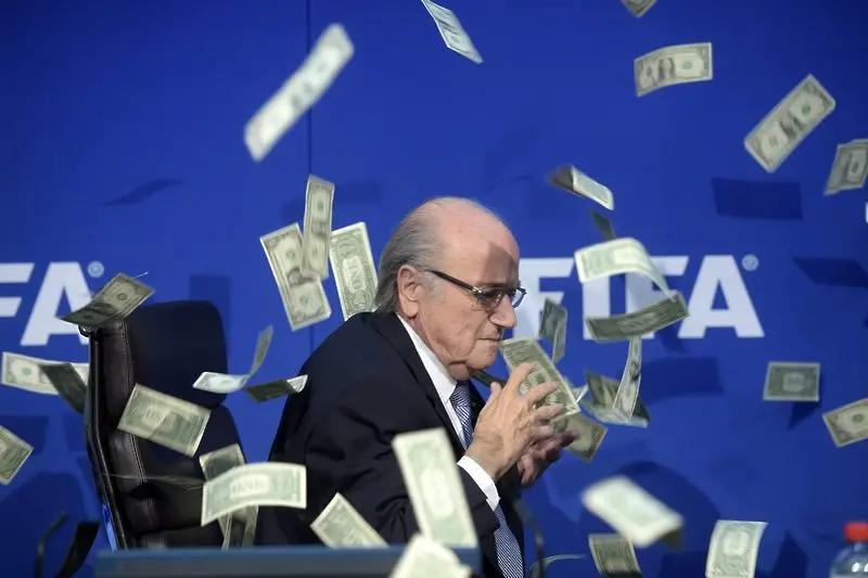 Блатер и още 2-ма шефове на ФИФА се обогатили с 80 милиона