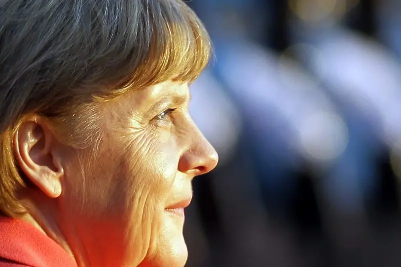 Вижте как Меркел разплака дете на имигранти (видео)