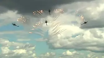 Руски хеликоптер се разби по време на авиошоу (видео)