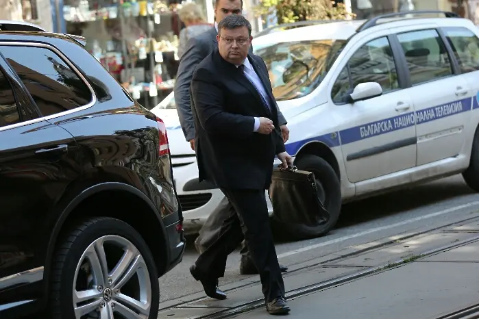 Цацаров: Хубав ден, работен ден, няма да дам оставка