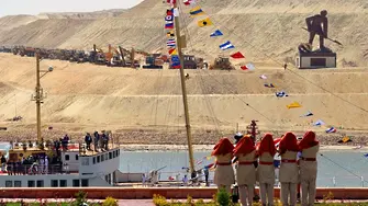 Египет откри Новият суецки канал