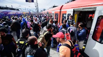 Германия пусна влакове от Австрия, но не отвори границата