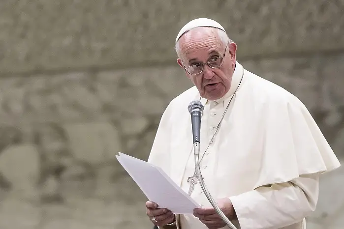 Папата призова всяка енория да приюти по едно семейство на бежанци